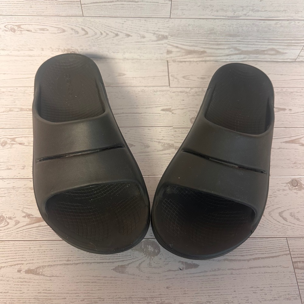 OOFOS OOahh Slide Sandals Black Recovery Activewear Beach Shoes Womens 8 Mens 6